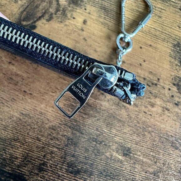 Louis Vuitton 4 Key Holder in Damier Graphite N61235 - DUSTBAG + BAG - Picture 8 of 16